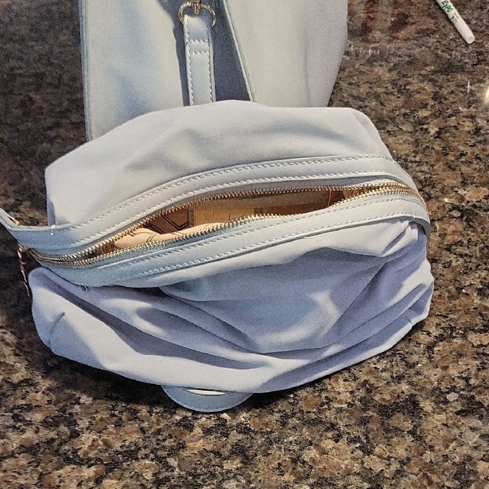 Moda Luxe Powder Blue Shoulder Bag with Gold Accents & Modern Elegance - Picture 10 of 10